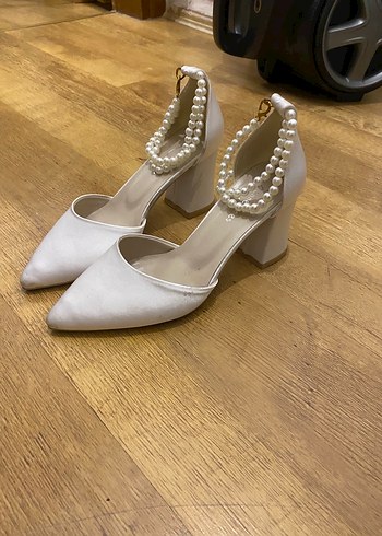 İnci Detaylı Beyaz Kadın Topuklu Ayakkabı - Görsel 4