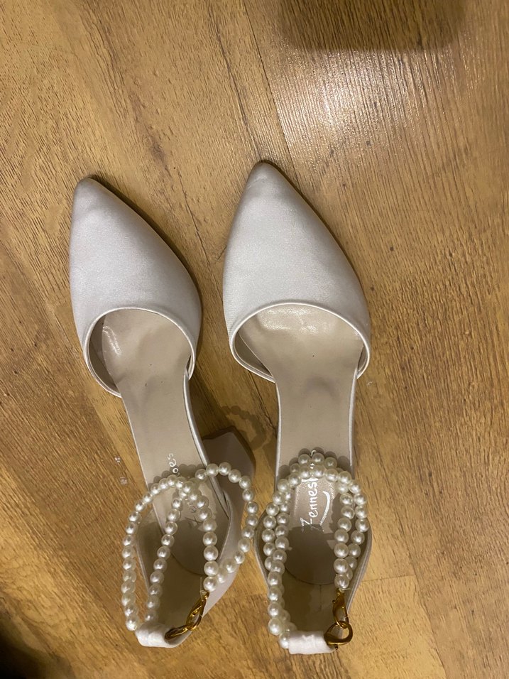 İnci Detaylı Beyaz Kadın Topuklu Ayakkabı - Görsel 3