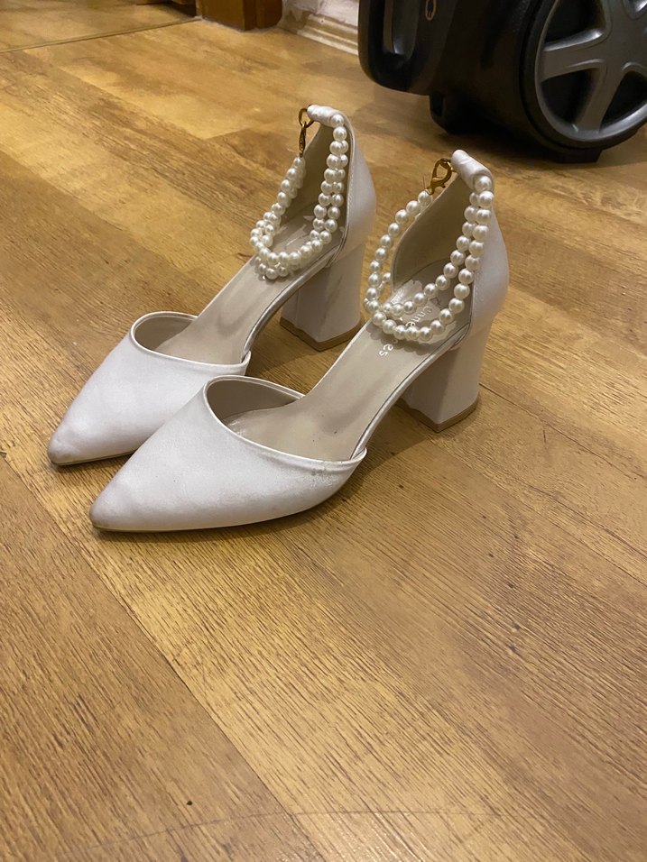İnci Detaylı Beyaz Kadın Topuklu Ayakkabı - Görsel 4