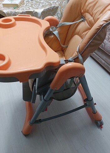 Yeni gibi çocuk yemek masası ve sandalyesi 