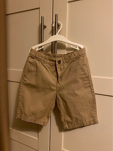 7 Yaş Beden camel Renk 7-8 yaş camel şort H&M