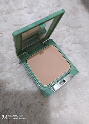 Clinique pudra