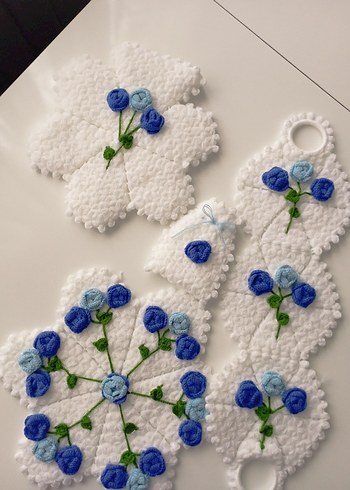 Mavi Güllü El Yapımı Örgü Supla Seti - Görsel 2