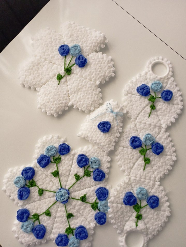 Mavi Güllü El Yapımı Örgü Supla Seti - Görsel 2