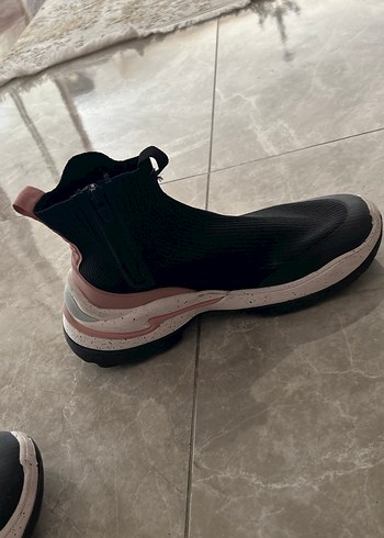 Siyah Yüksek Tabanlı Elastik Kadın Spor Ayakkabı - Görsel 4