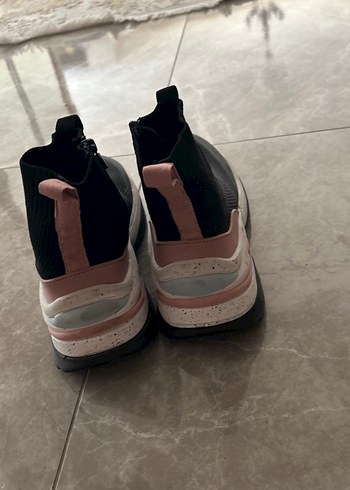 Siyah Yüksek Tabanlı Elastik Kadın Spor Ayakkabı - Görsel 2