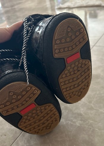 Siyah Kürklü Kız çocuk  Bot - Görsel 3