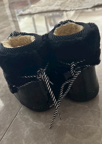 Siyah Kürklü Kız çocuk  Bot - Görsel 2