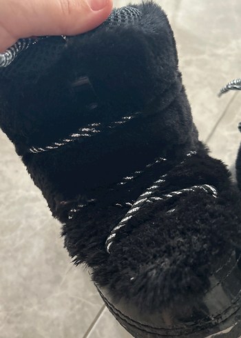 Siyah Kürklü Kız çocuk  Bot - Görsel 4