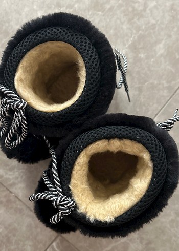 Siyah Kürklü Kız çocuk  Bot - Görsel 5