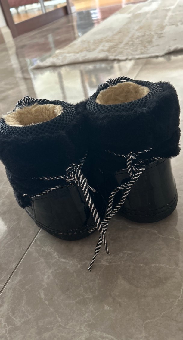 Siyah Kürklü Kız çocuk  Bot - Görsel 2