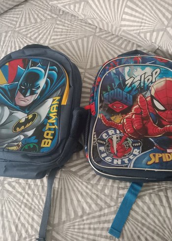 Çocuklar için Renkli Batman ve Spider-Man Okul Çantaları