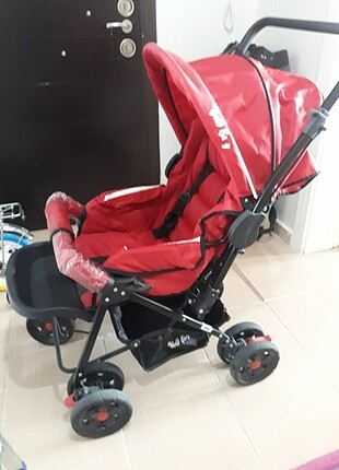 Sıfır ayarında çift yönlü bebek arabası
