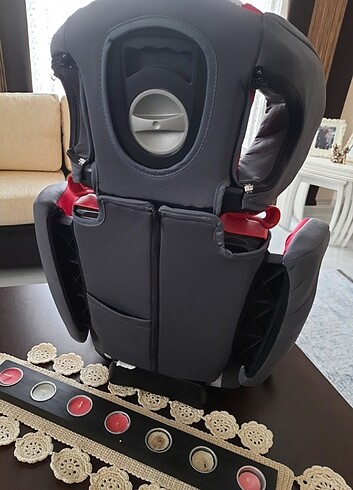  Elimde 2 adet Chicco Çocuk araba koltuğu 