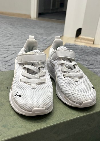Puma Erkek Çocuk Beyaz Cırt Cırtlı Spor Ayakkabı