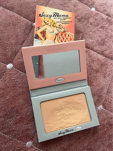  Beden The Balm Pudra