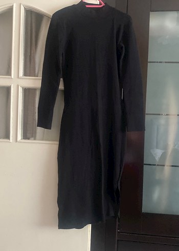 Siyah yırtmaclı elbıse