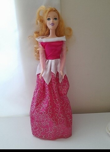 Barbie bebek