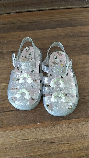 Crocs tarzı sandalet