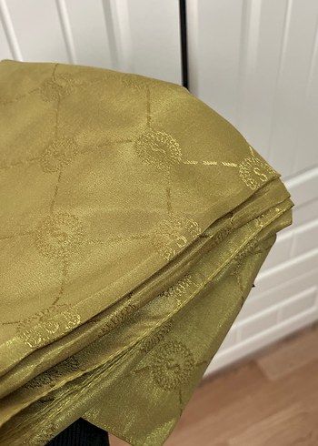 Parlak Altın Kadın Şal - Görsel 3