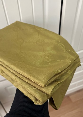 Parlak Altın Kadın Şal - Görsel 2