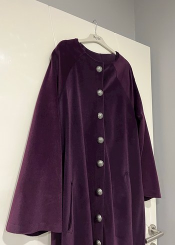 Mor Düğmeli Kadın Uzun Kaban - Görsel 4
