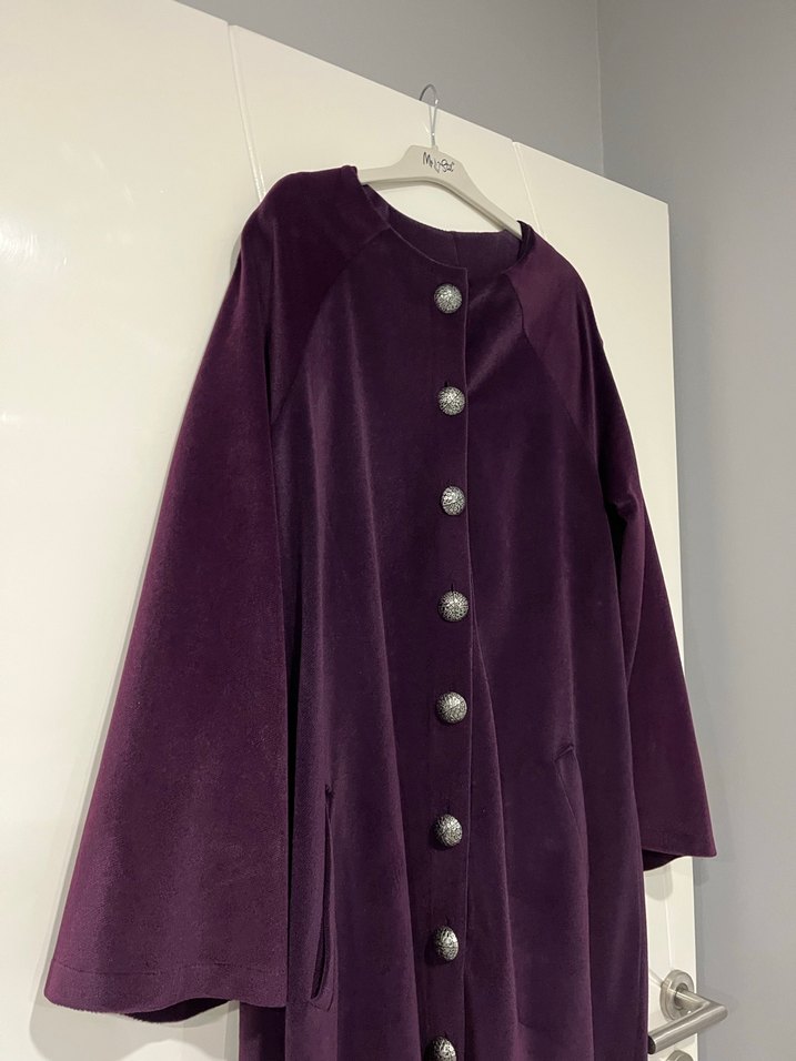 Mor Düğmeli Kadın Uzun Kaban - Görsel 4