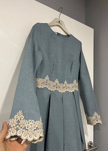 Düğmeli Nakışlı Vintage Uzun Kollu Nişan Elbisesi - Görsel 2