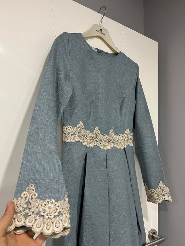 Düğmeli Nakışlı Vintage Uzun Kollu Nişan Elbisesi - Görsel 3