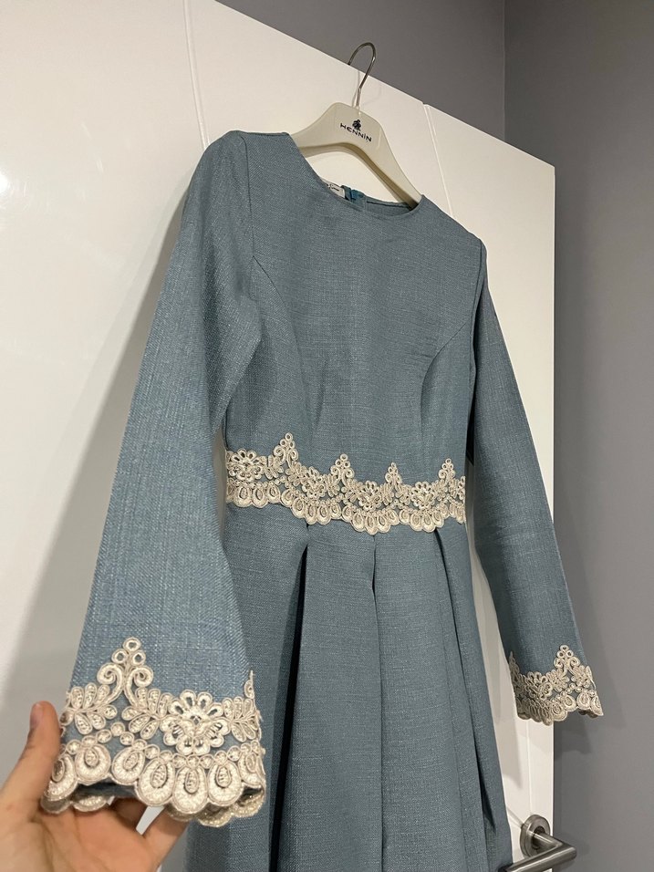 Düğmeli Nakışlı Vintage Uzun Kollu Nişan Elbisesi - Görsel 2