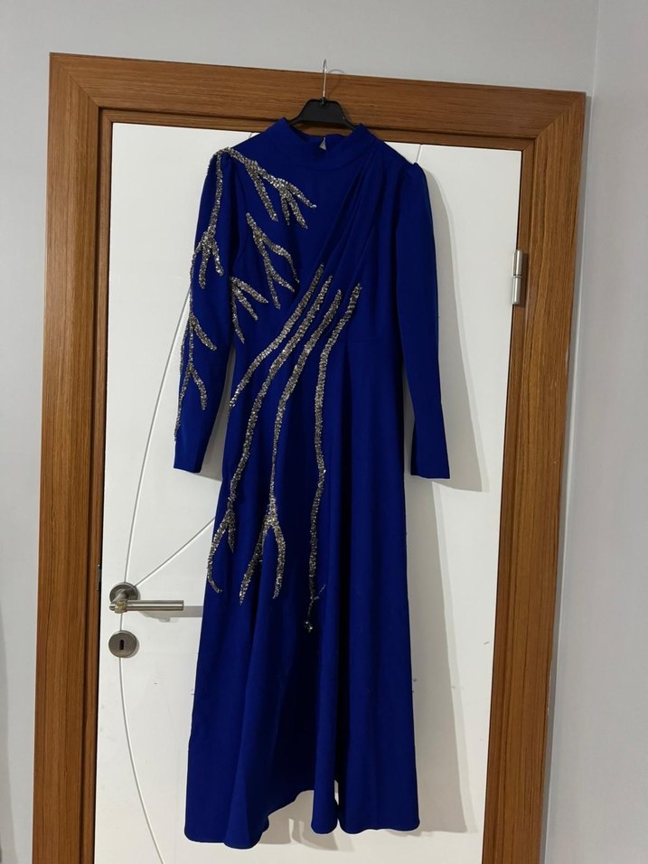 Uzun Mavi İşlemeli Drapeli Abiye Elbise - Görsel 3