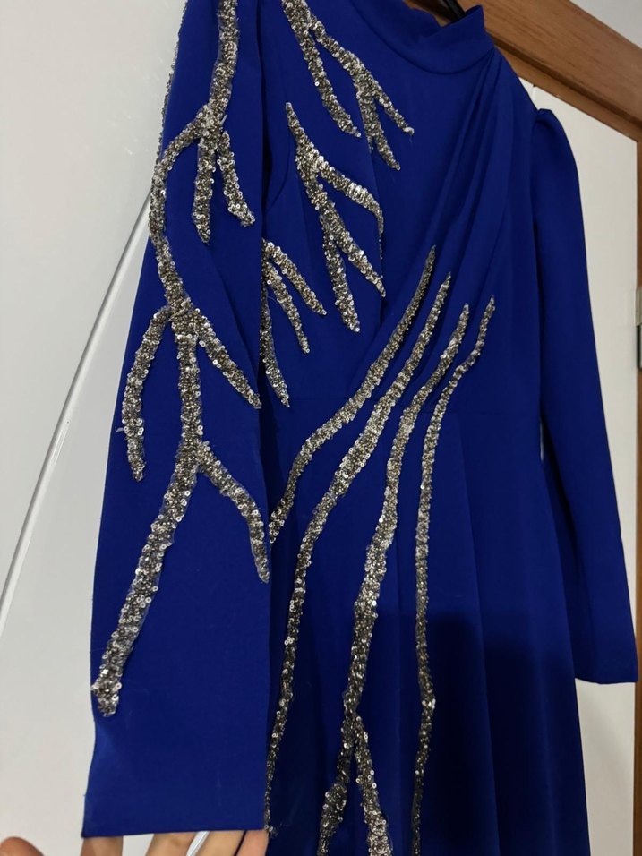 Uzun Mavi İşlemeli Drapeli Abiye Elbise - Görsel 4