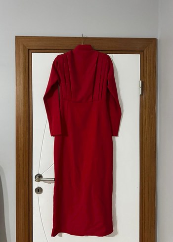 Uzun Kollu Kırmızı Yüksek Yakalı Elbise - Görsel 3
