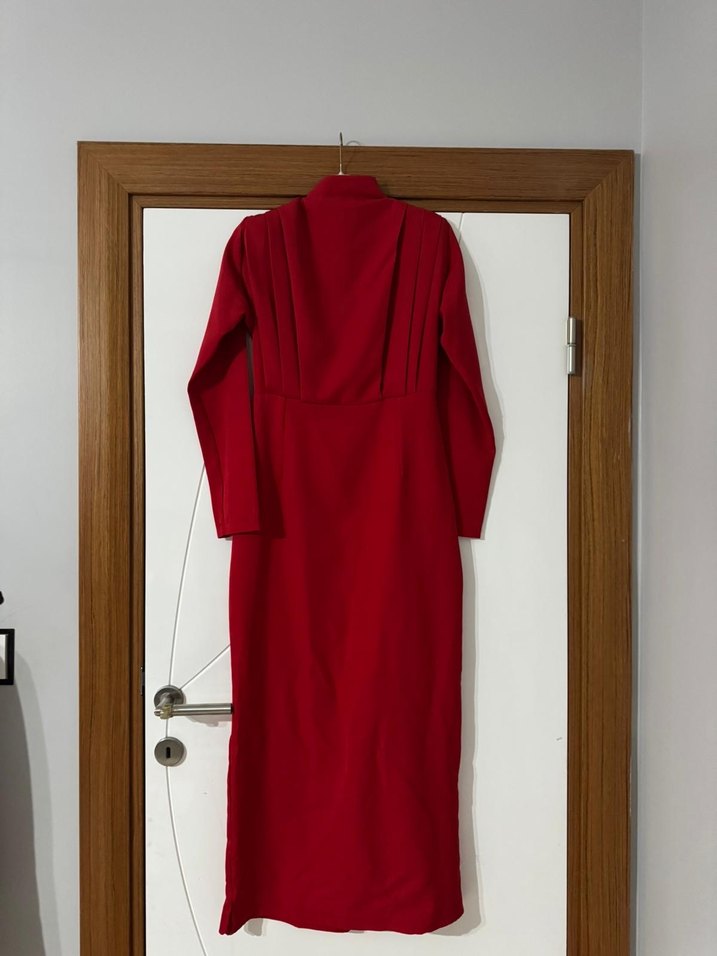 Uzun Kollu Kırmızı Yüksek Yakalı Elbise - Görsel 3