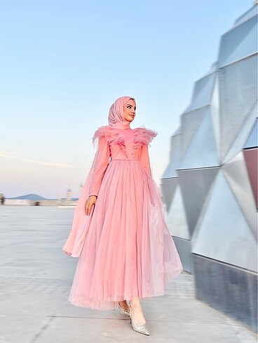 Pembe elbise