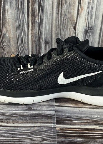 Nike Siyah Bağcıklı Kadın Spor Ayakkabı