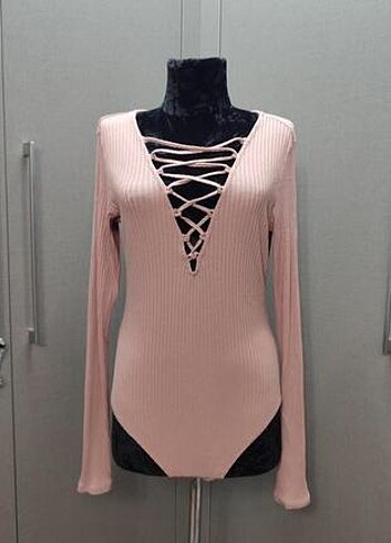 H&M bağcıklı dekolte bodysuit