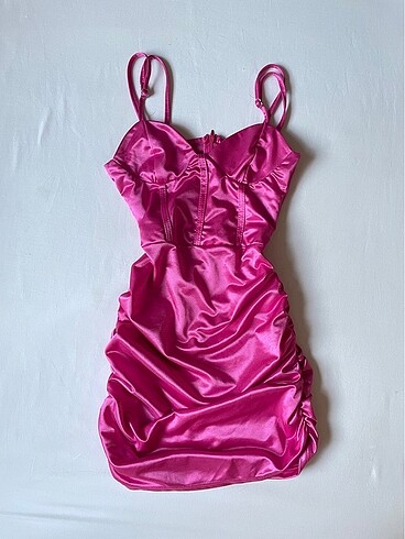 Pembe büzgülü mini elbise