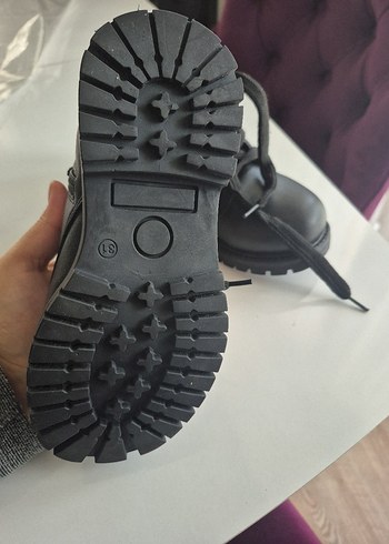 Kemer Detaylı Siyah Çocuk Botu - Görsel 4