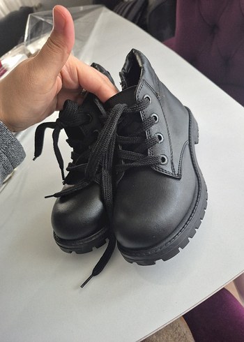 Kemer Detaylı Siyah Çocuk Botu - Görsel 5