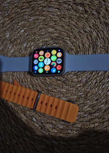 Gri Akıllı Saat ve Turuncu Yedek Kordon - Görsel 3