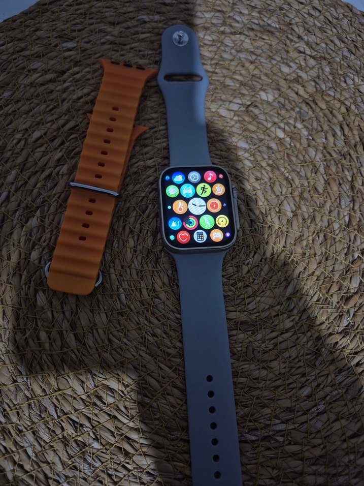 Gri Akıllı Saat ve Turuncu Yedek Kordon - Görsel 2