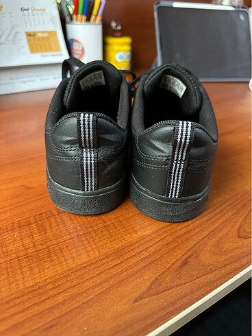 37,5 Beden Adidas spor ayakkabı