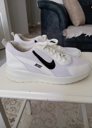 Beyaz Bağcıklı Kadın Spor Ayakkabısı - Görsel 3