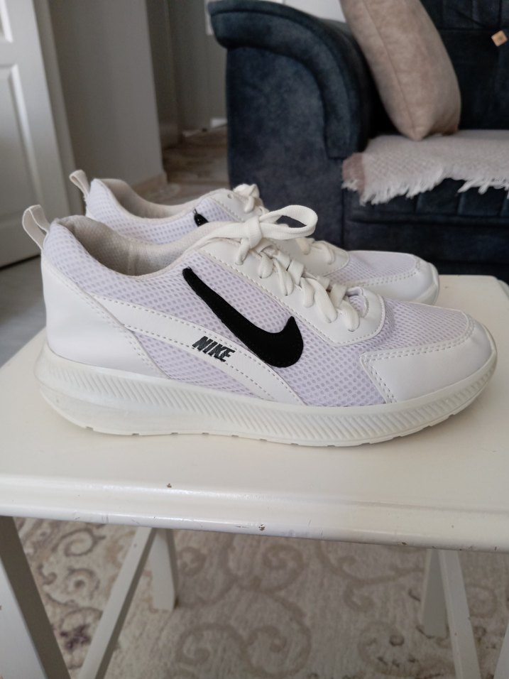 Beyaz Bağcıklı Kadın Spor Ayakkabısı - Görsel 3