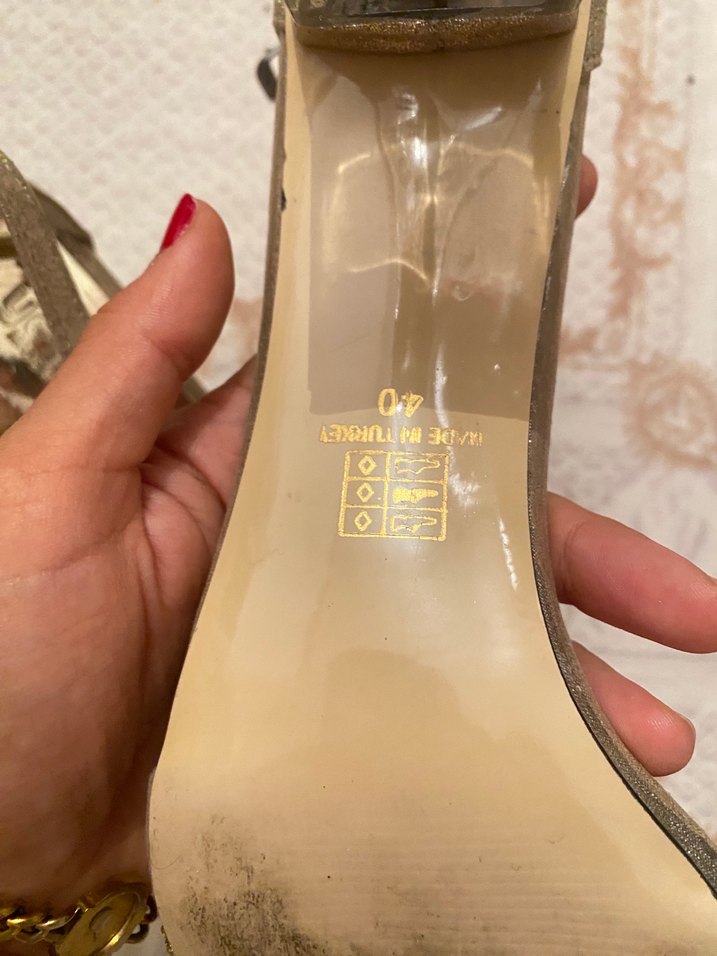 Altın Renkli, Tokalı Stiletto Topuklu Kadın Abiye Ayakkabı - Görsel 4