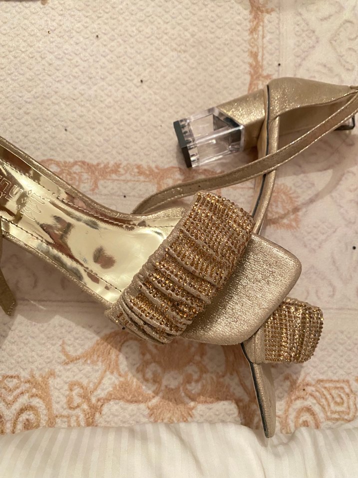 Altın Renkli, Tokalı Stiletto Topuklu Kadın Abiye Ayakkabı - Görsel 2