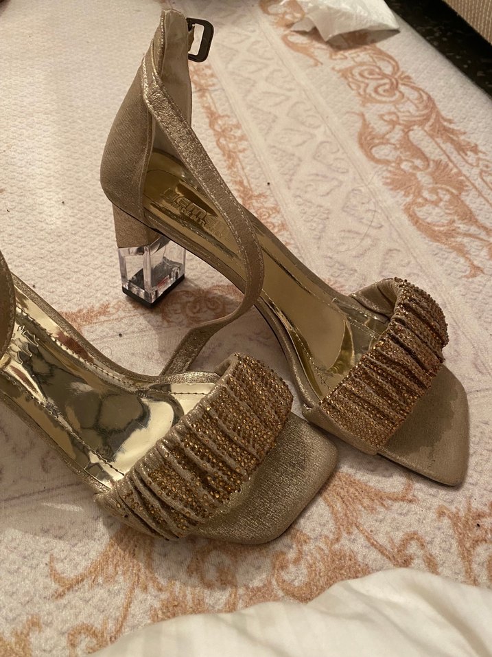 Altın Renkli, Tokalı Stiletto Topuklu Kadın Abiye Ayakkabı - Görsel 3