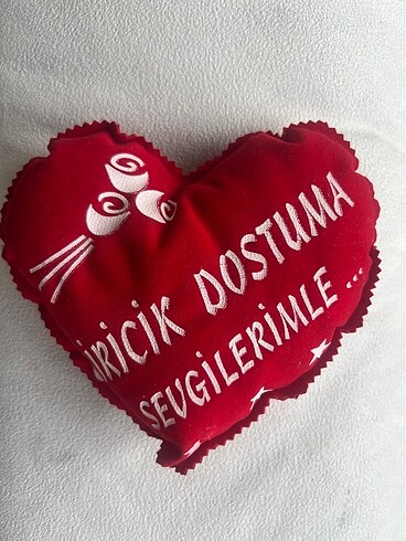 Biricik Dostuma Sevgilerimle Kalp Yastık