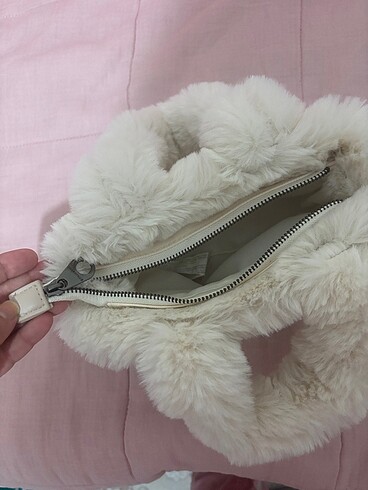Stradivarius Tüylü polar çanta
